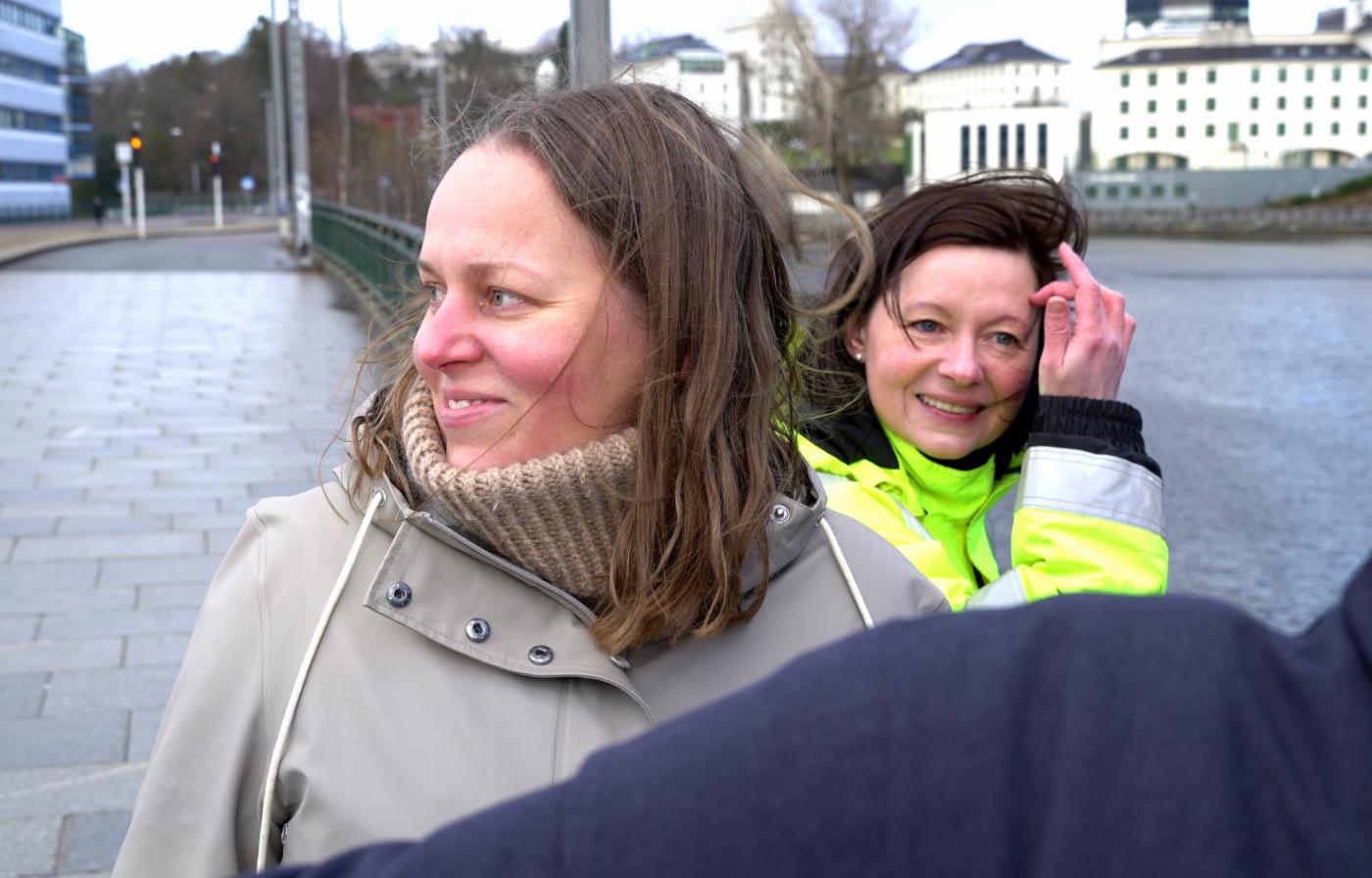 Elena Rusetskaya, prosjektleder for Renere Havn Bergen og Ingrid Nergaard Fjeldstad, byråd for klima, miljø og byutvikling 