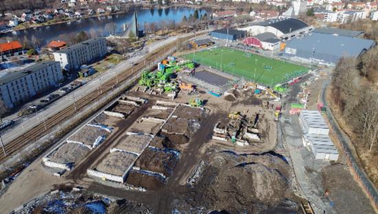 Dronebilde tatt over sorteringsanlegget på Slettebakken bossdeponi mars 2023.