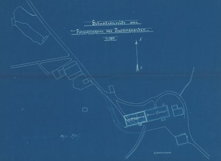 Situasjonsplan over fjøsbygningene ved Neevengården i 1907. 