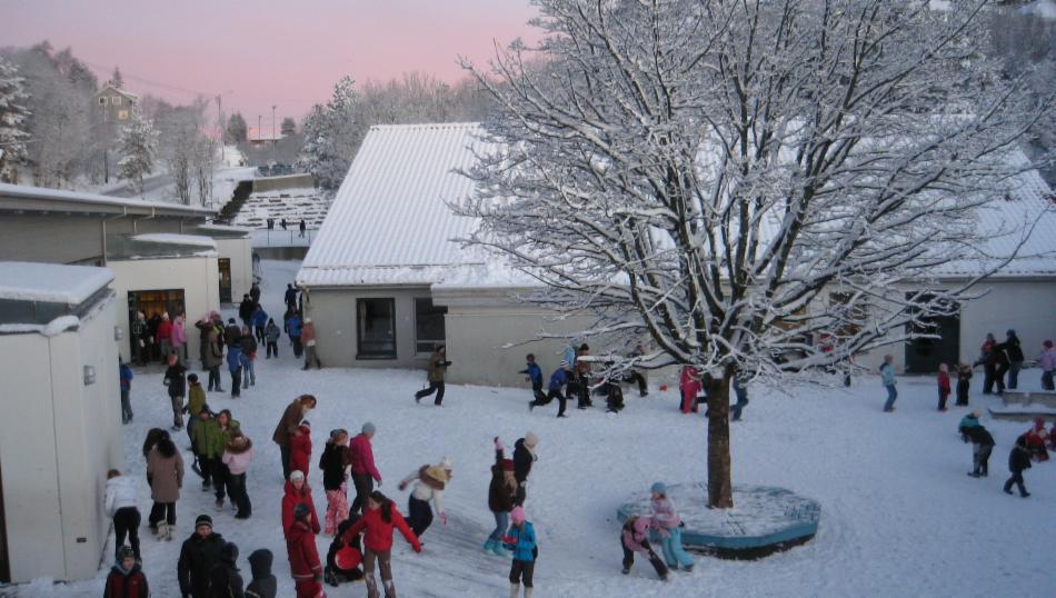 Skoleplassen vinterstid