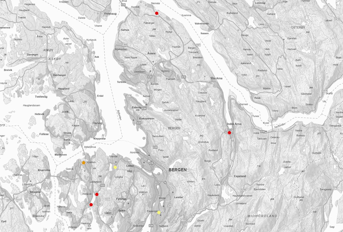 Kart over bruene som er vurdert som sårbare. Bruene som er svært sårbare for påkjørsel er Grøvle bro i Åsane, Kalvdalsleitet bro i Arna, samt Haakonsvernveien bro og Bjørndalsbakken bro i Laksevåg. Fæsteråsen bro i Laksevåg er vurdert som sårbar, mens Storetveitvegen bro i Fana og Lyderhornsveien bro i Laksevåg er vurdert som litt sårbare. 