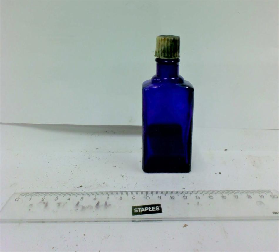 En blå flaske fra deponiet.