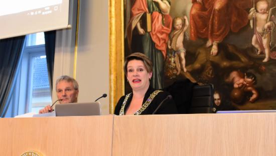 Ordfører Marte Mjøs Persen fra talerstolen
